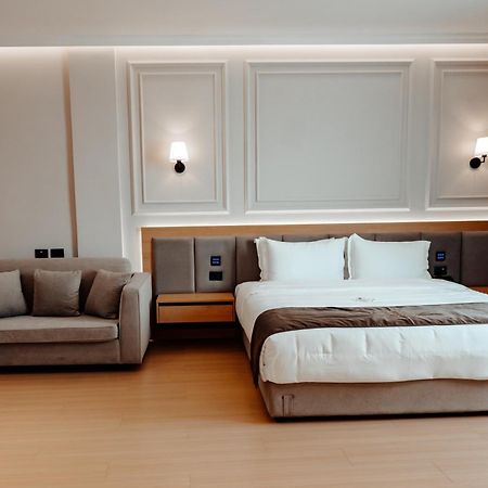 Holiday Hotel Rinas Exterior foto