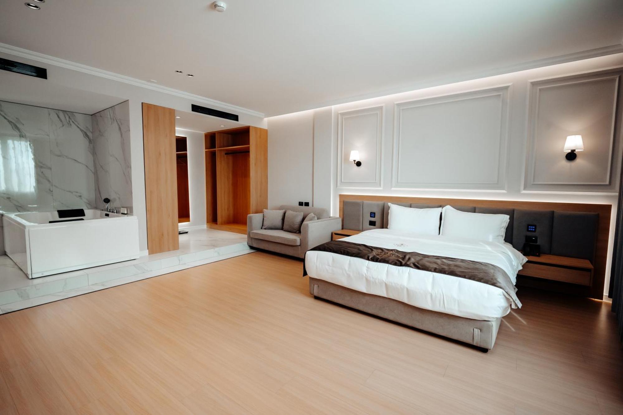Holiday Hotel Rinas Exterior foto