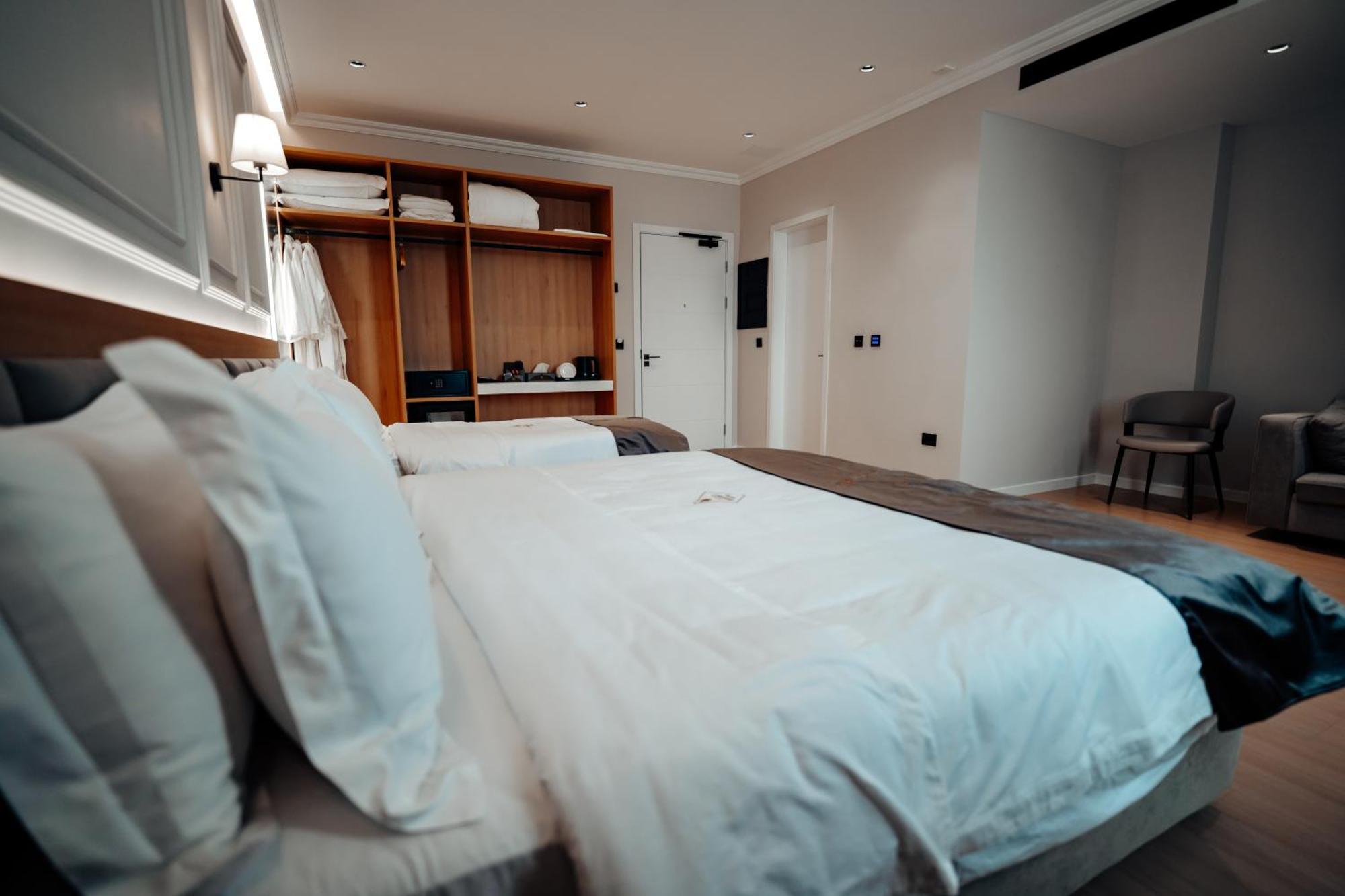 Holiday Hotel Rinas Exterior foto